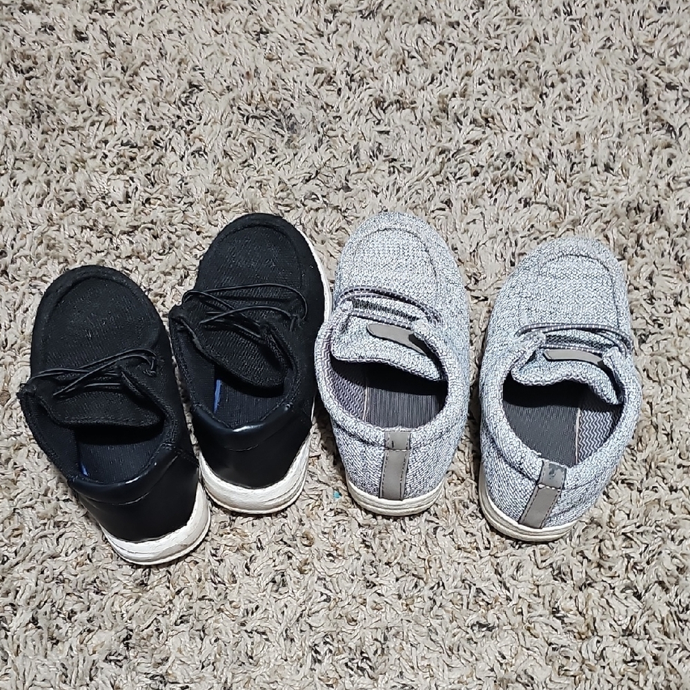 Old Navy Kids Sneakers in Black and White